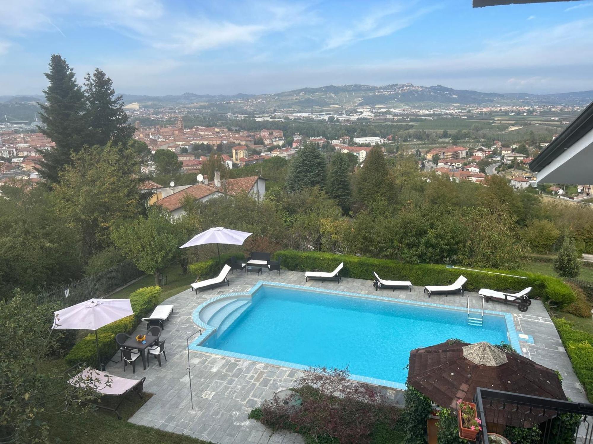 View With Pool * Alba (Piedmont)
