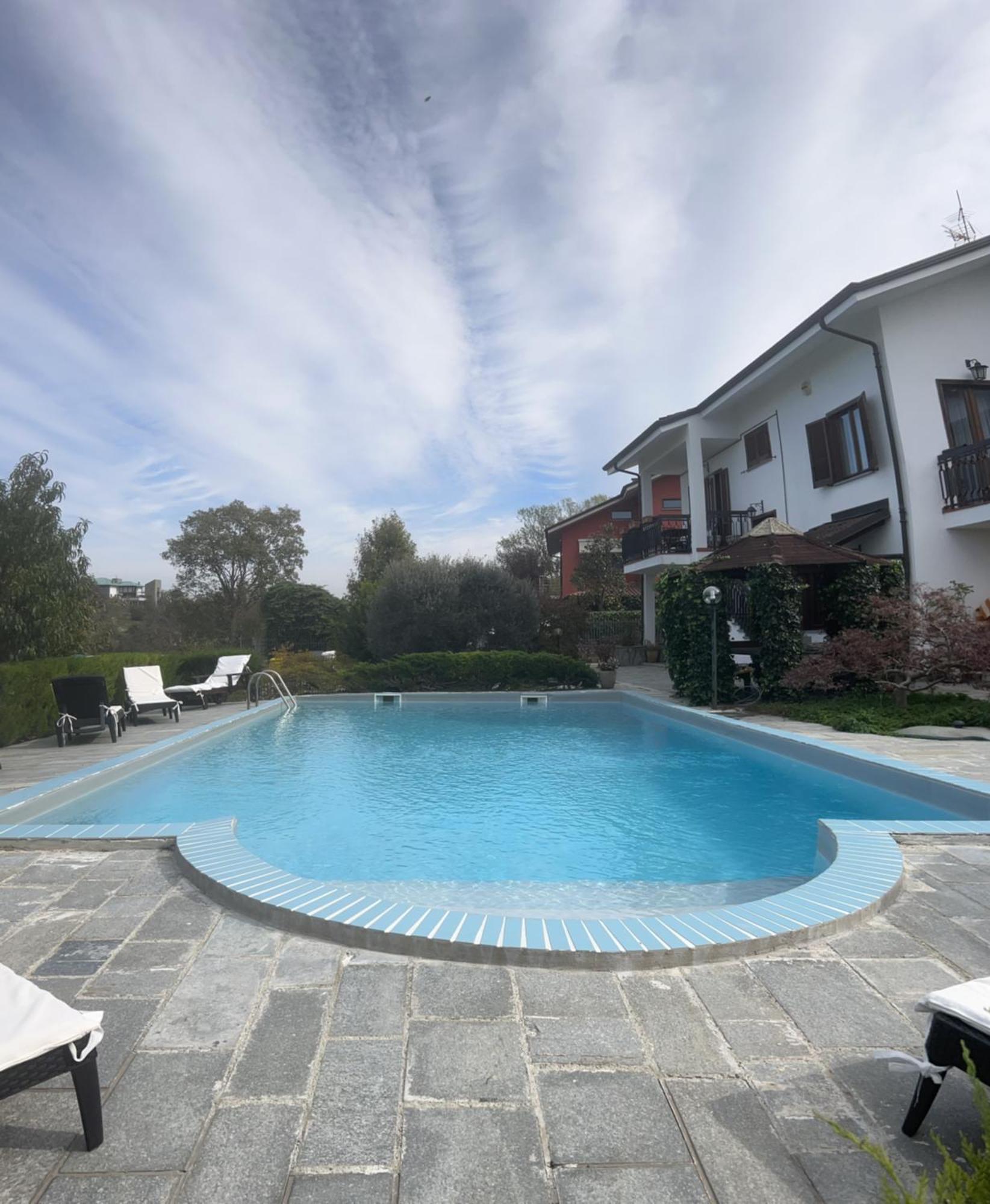 Apartment View With Pool *